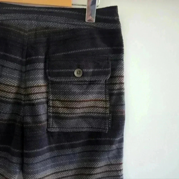 VISSLA | Men's ECO-ZY 18.5" Sofa Surfer Polar Fleece Shorts - Picture 6 of 6